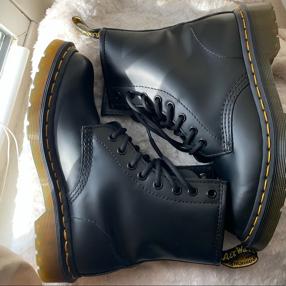 1460 Smooth Dr Martens